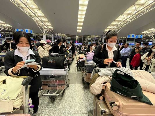 Tiễn 70 cô gái xuất khẩu lao động xklđ tại Nhật Bản