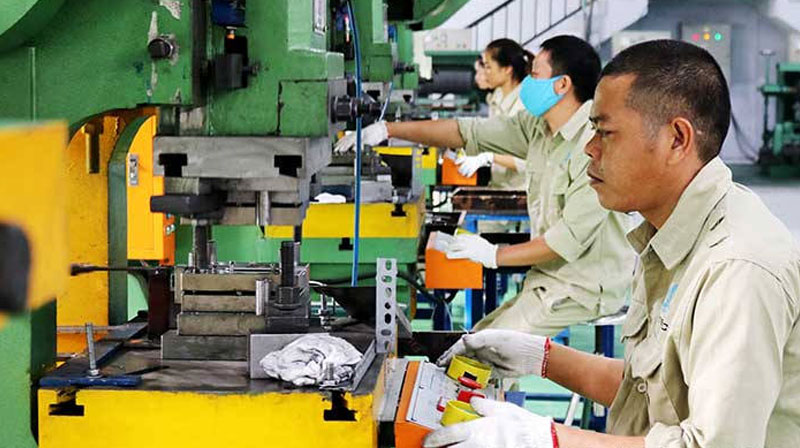 Có nên đi xuất khẩu lao động đơn hàng sản xuất bản lề tại Đài Loan không?